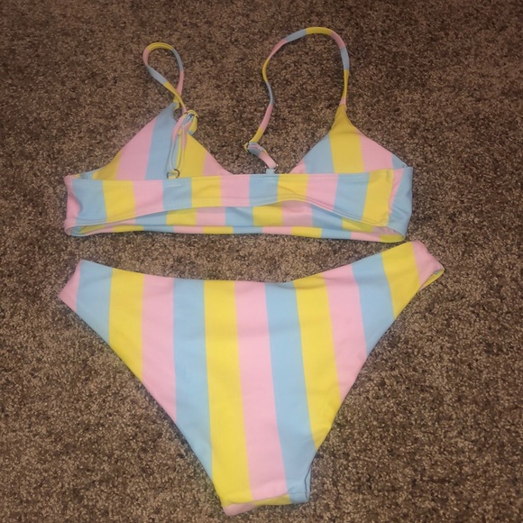 Bikini - Picture 2 of 2